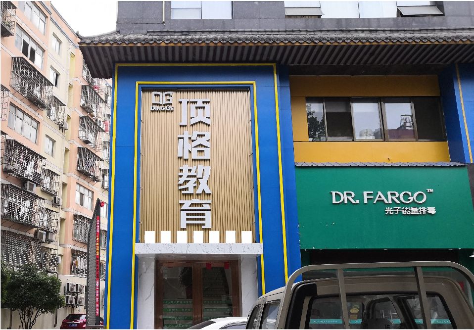 龙泉门头设计要符合门店特色。